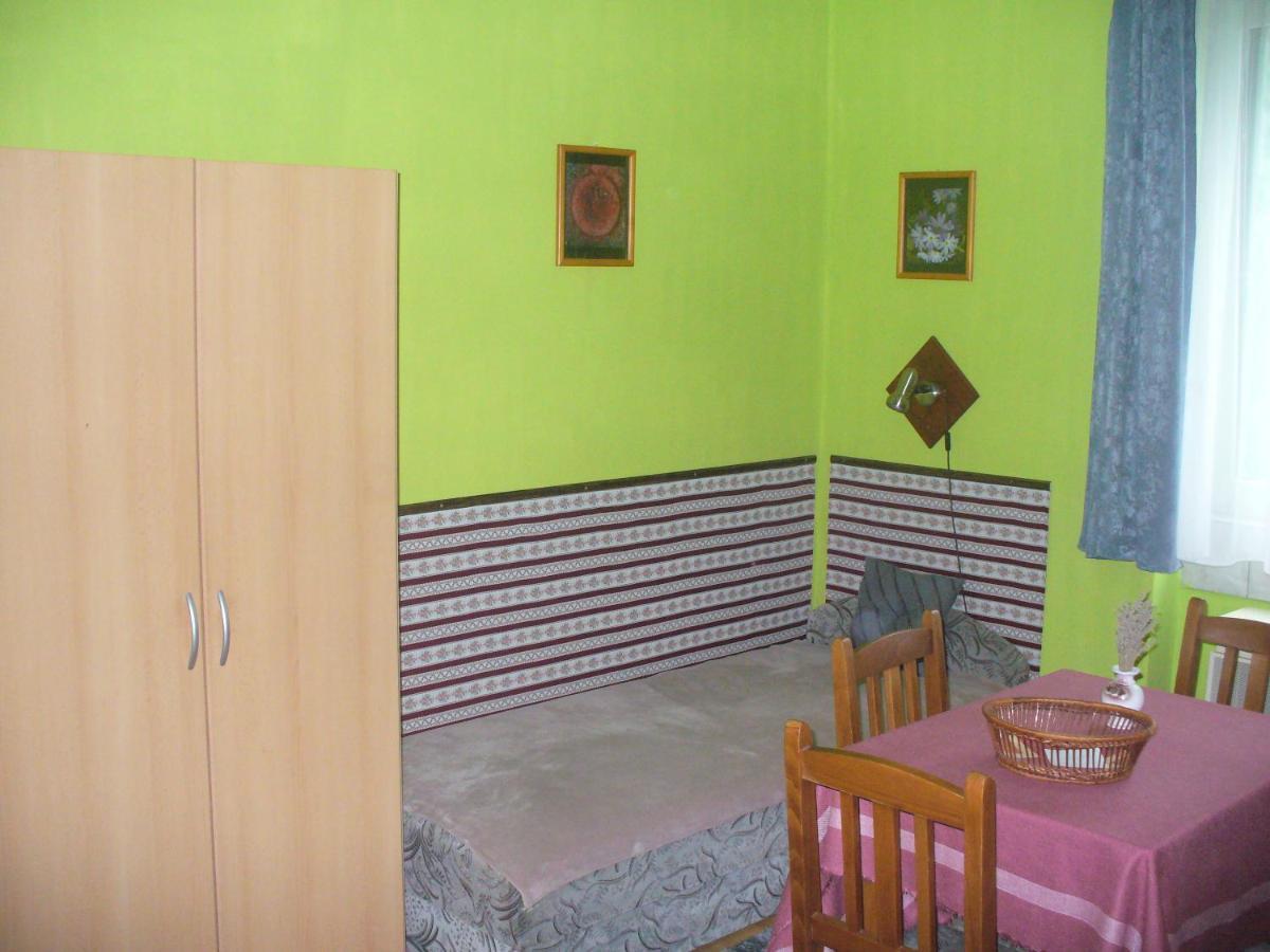 Pleiveisz Apartman Sárvár Extérieur photo